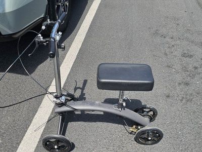 Adjustable Foldable Knee Scooter Mobility Walker with Dual Brakes - Black