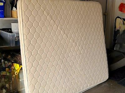 Mattress Queen Pillow top