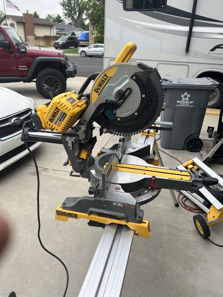 Dewalt 12 Cordless/Corded Miter Saw DWS790