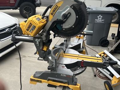 Dewalt 12 Cordless/Corded Miter Saw DWS790