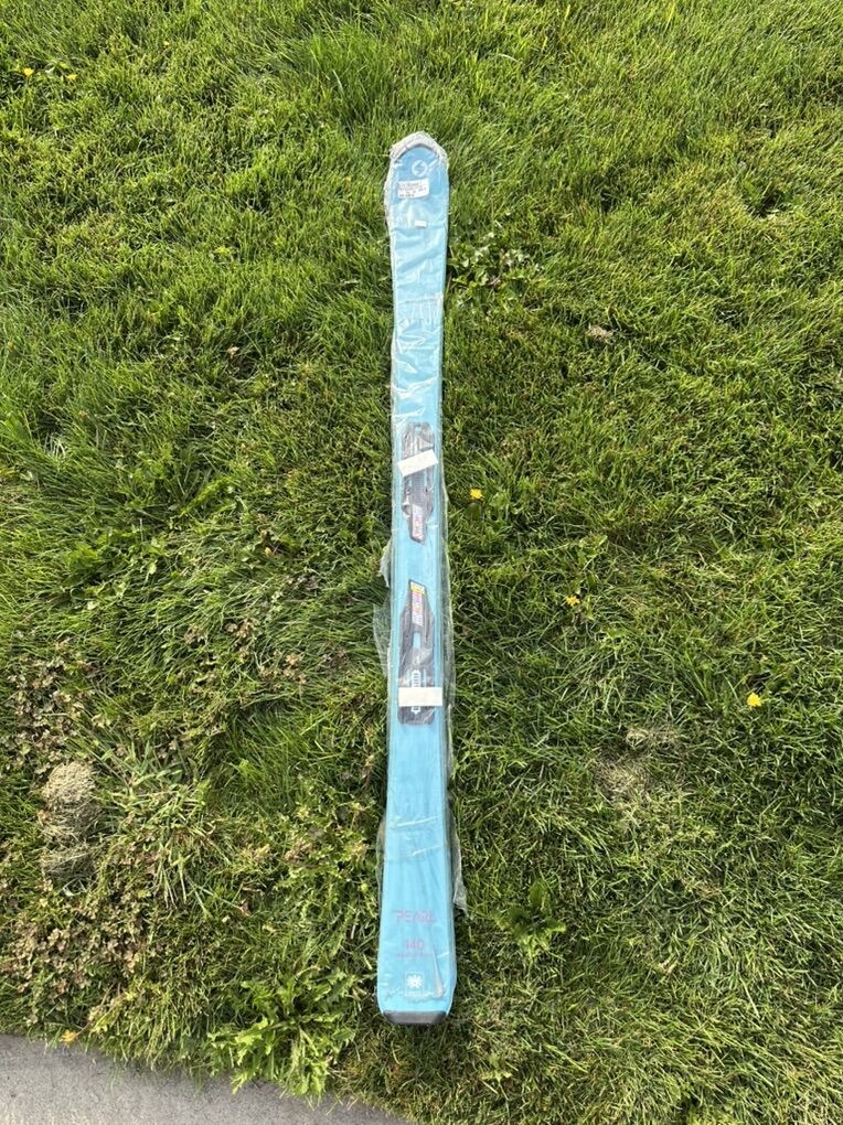 Blizzard Pearl Jr 140 Skis Beginner NEW