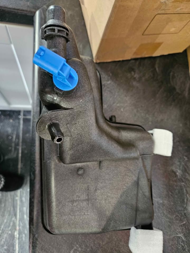 BMW Radiator Expansion Overflow Tank