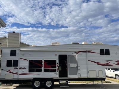 2006 SKYLINE TRAILRIDER TOY HAULER MODEL 337