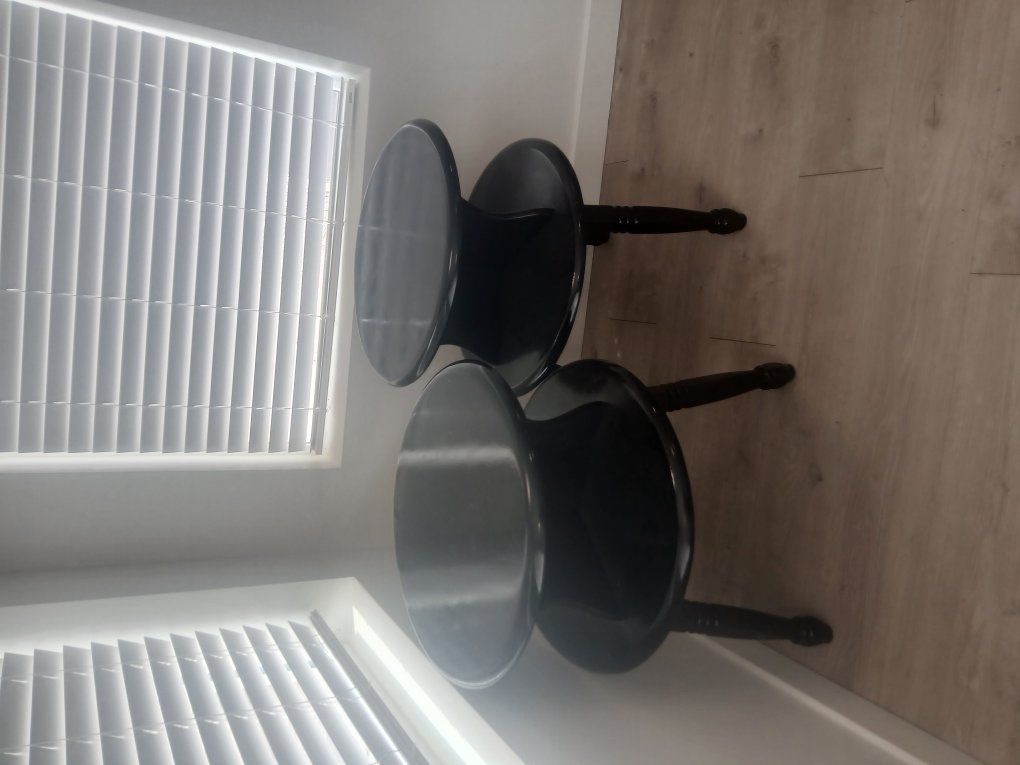 Set of 2 side tables