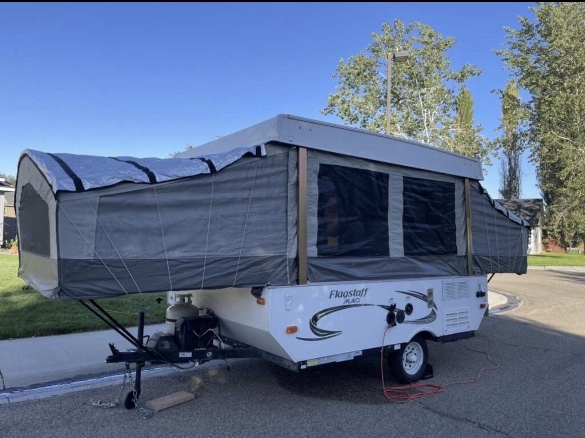 2015 Flagstaff MAC 206 ltd - Excellent Condition