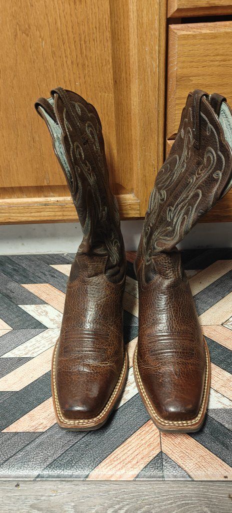 Ariat womens 11B US Leather Cowboy Boots Western