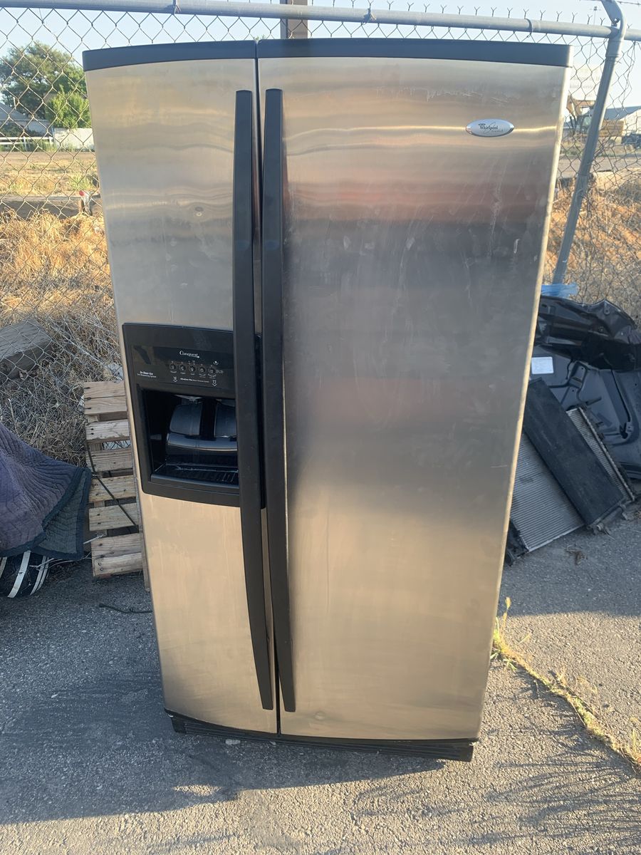 Whirlpool Gold fridge for parts or fix.