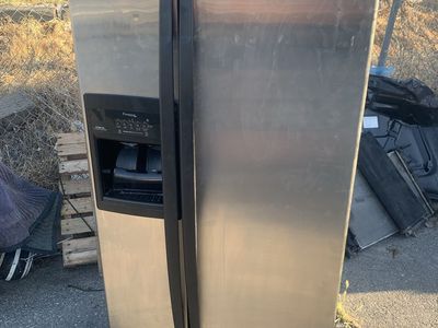 Whirlpool Gold fridge for parts or fix.