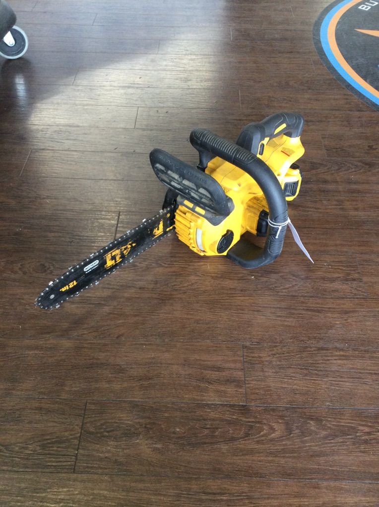 Dewalt Chainsaw.    #E75013253