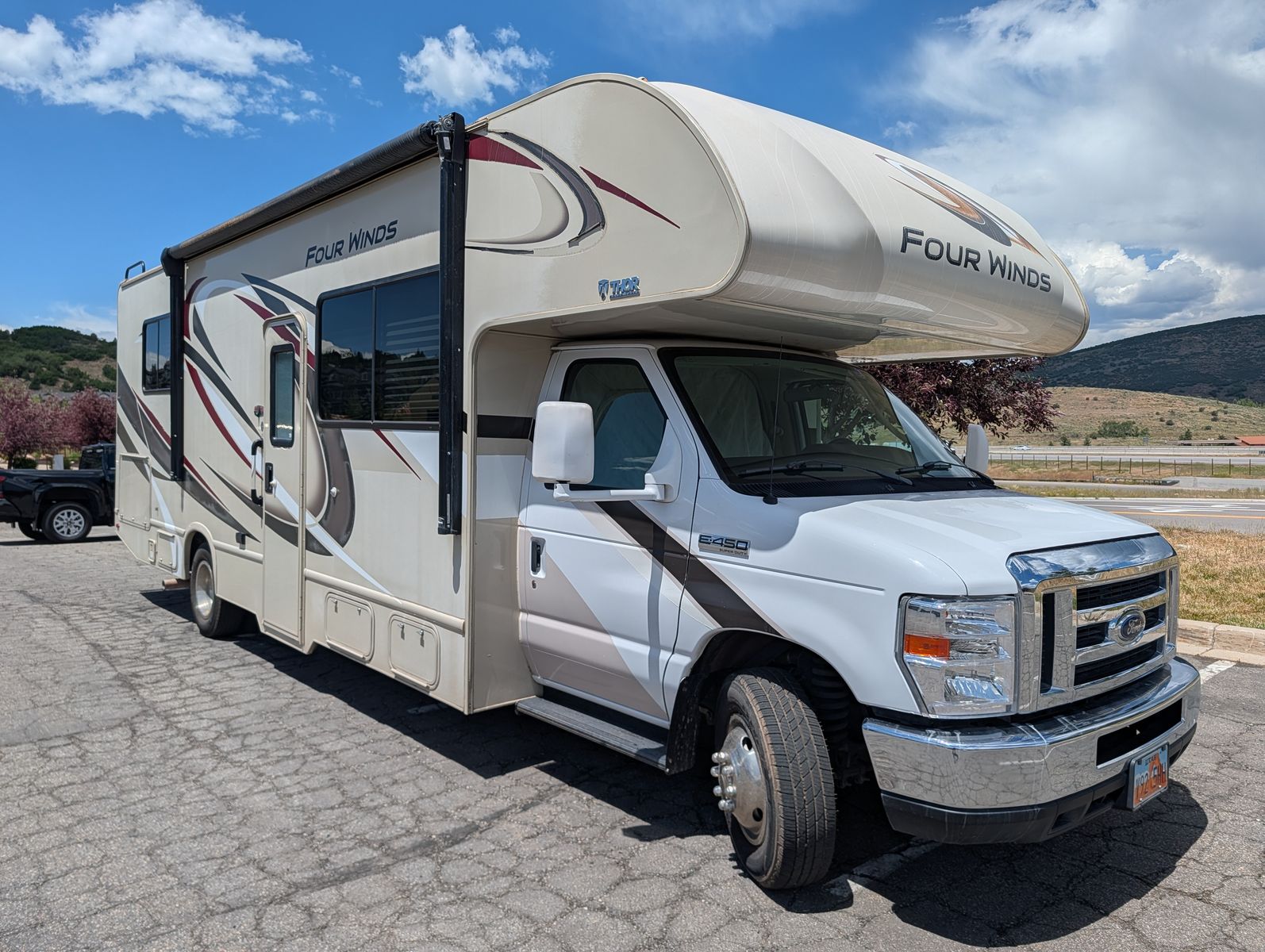 Upgraded 2019 Thor Four Winds 28Z - 200Ah lithium, solar, King Bed (76"x80"), new tires