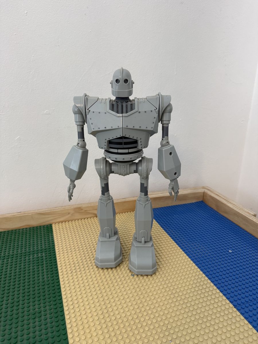 The Iron Giant Electronic Talking Walking Action Figure Toy Collectible