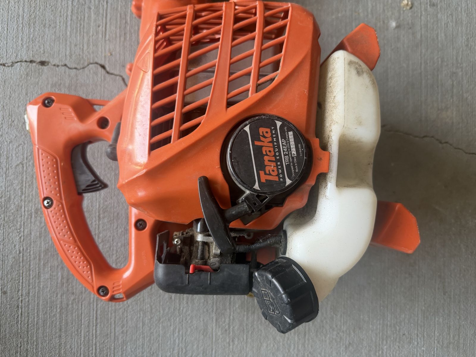 Tanka leaf blower