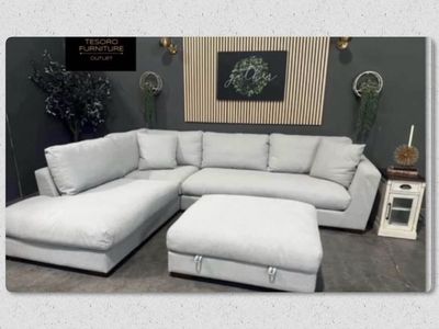 HENREDON BUCCLE MODERN SECTIONAL AND OTTOMAN