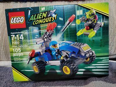 LEGO ALIEN CONQUEST ALIEN DEFENDER 2011 ISSUE