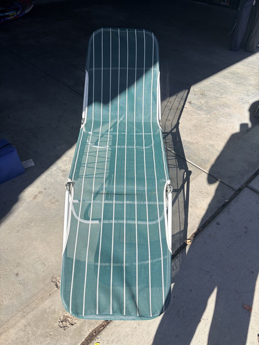 Folding Adjustable Lounge Chair – Adult Size – Patio / Beach Chair