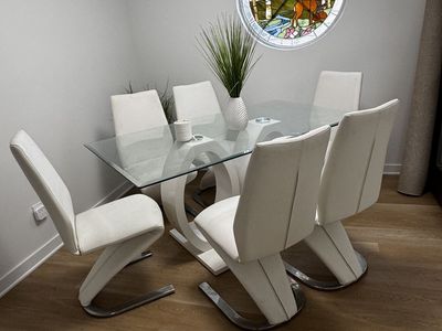 Contemporary chrome and white dining table with 6 leather chairs
