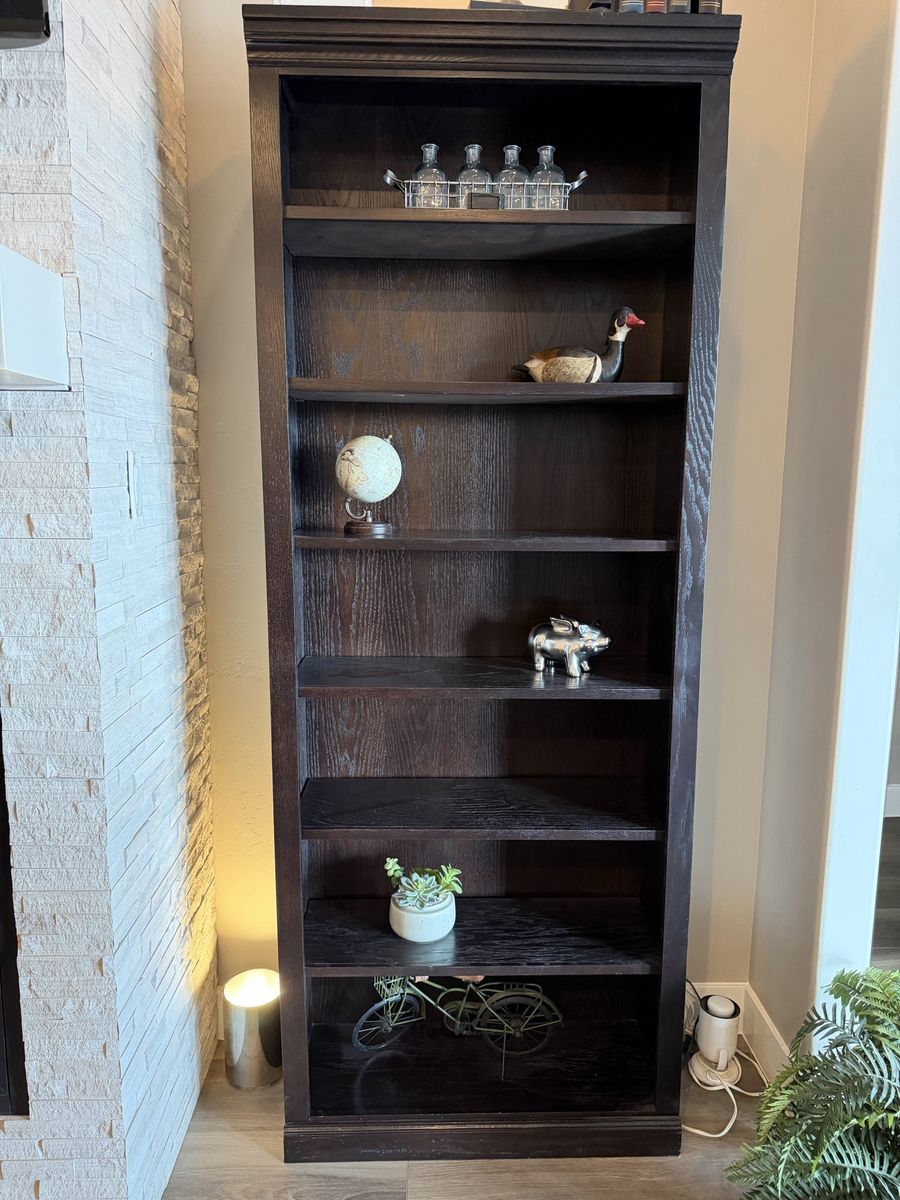 Solid wood bookshelves (set of 2)