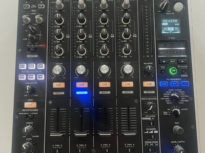 Pioneer DJM-900NXS2 4 Channel Pro DJ Mixer with Odyssey Road Case & Power Cord & Deck Saver Cover