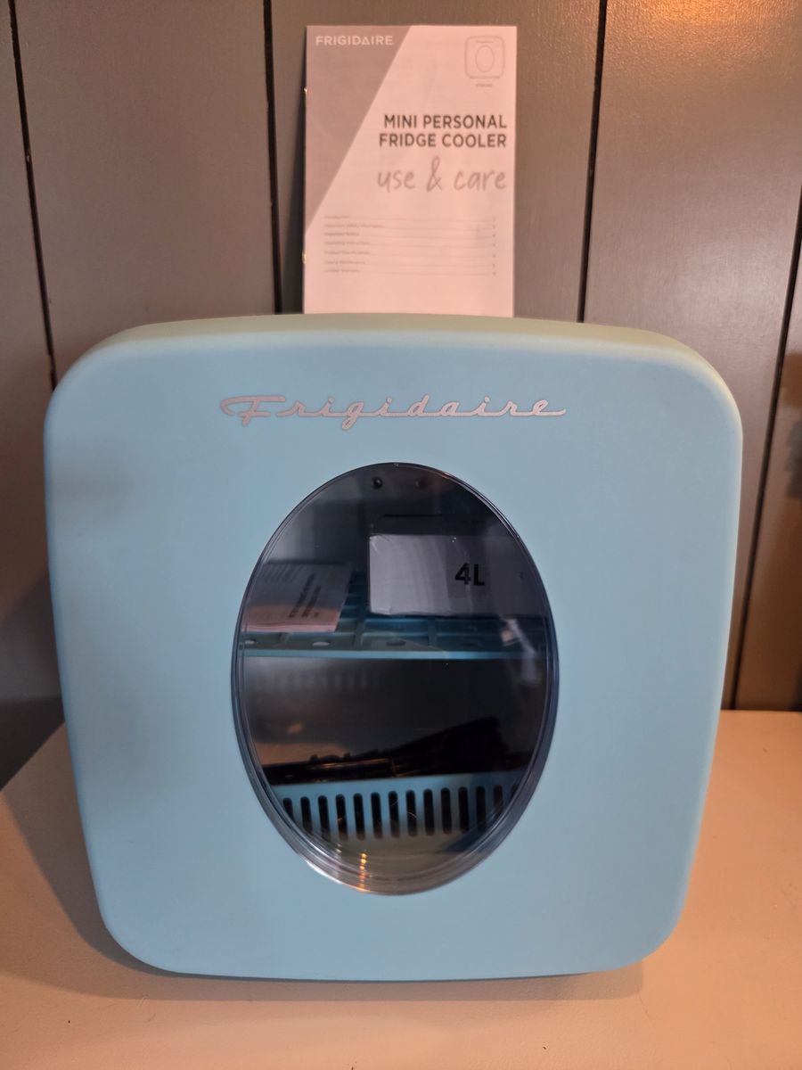 Brand new Frigidaire Portable Retro 12-Can Mini Cooler, EFMIS462, Blue