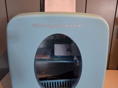 Brand new Frigidaire Portable Retro 12-Can Mini Cooler, EFMIS462, Blue