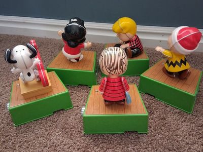 Peanuts Christmas Dance Party Spotlight Complete Set of 5- Charlie Brown, Snoopy, Lucy, Schroeder, Linus. By Hallmark