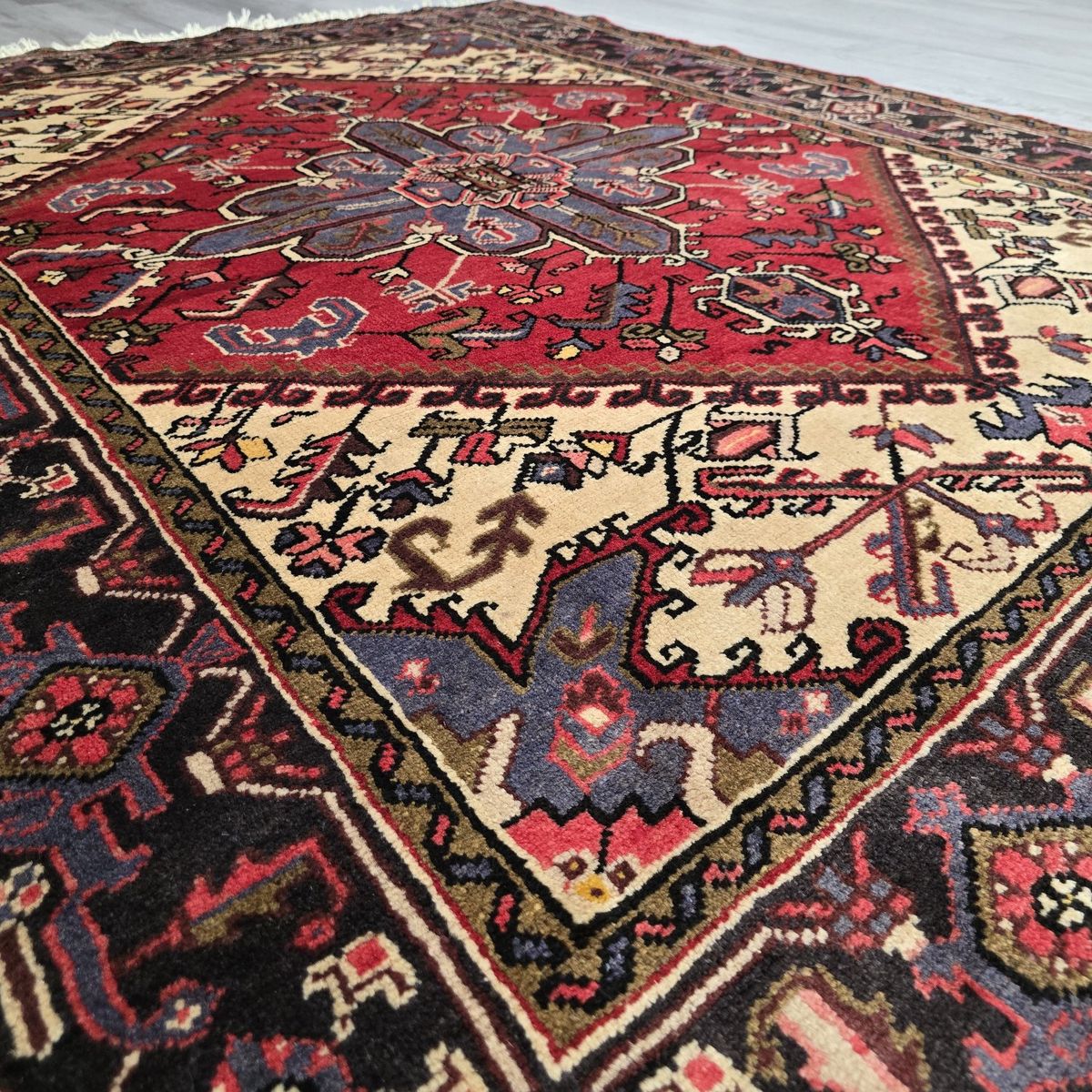 Persian Heriz Wool Rug, Size 6'8" x 5'3"