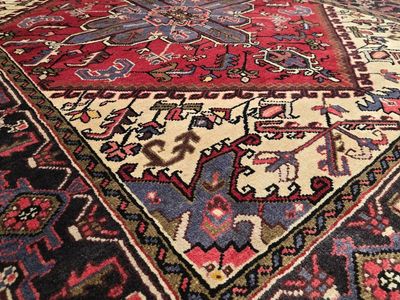 Persian Heriz Wool Rug, Size 6'8" x 5'3"