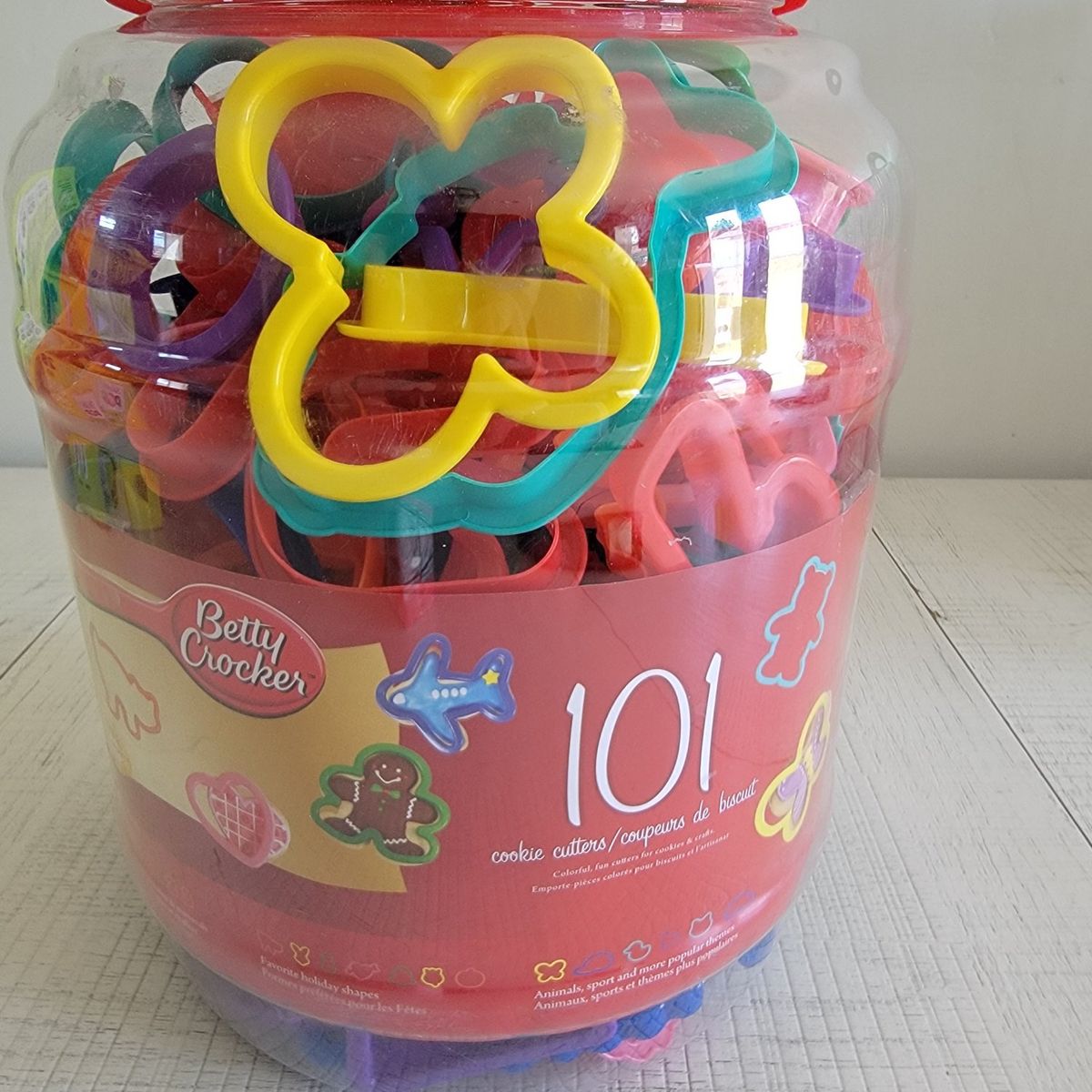 Betty Crocker 101-piece cookie cutter sets
