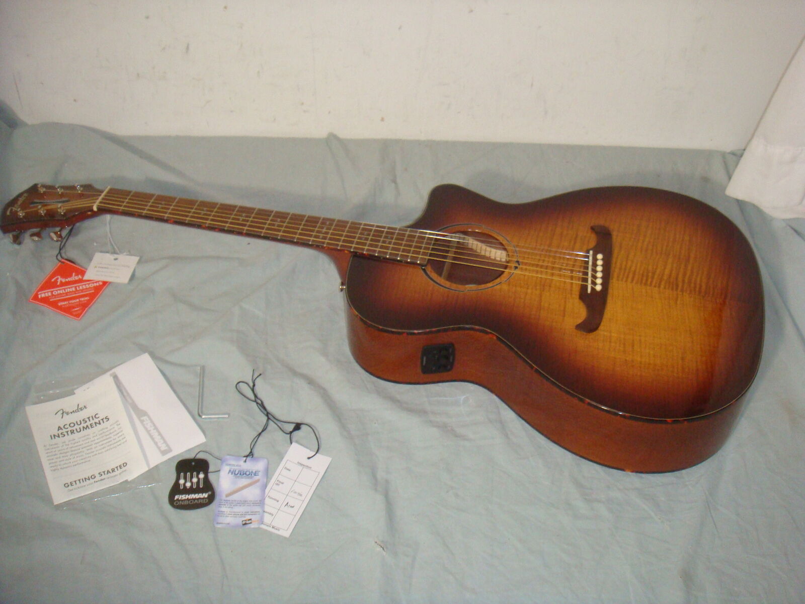 FENDER FA-345CE AUDITORIUM CUTAWAY ACOUSTIC-ELECTRIC GUITAR 3-TONE TEA BURST