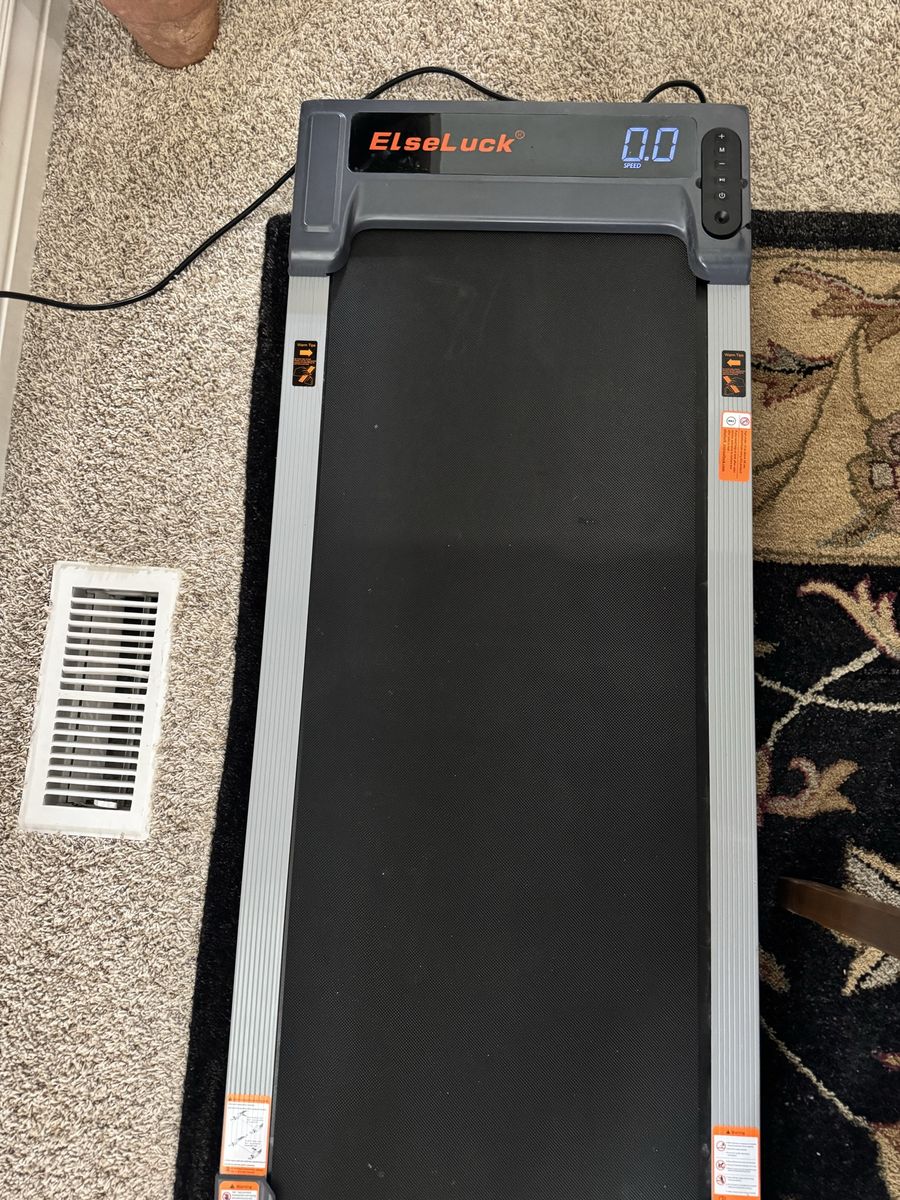 Walking pad/treadmill with remote