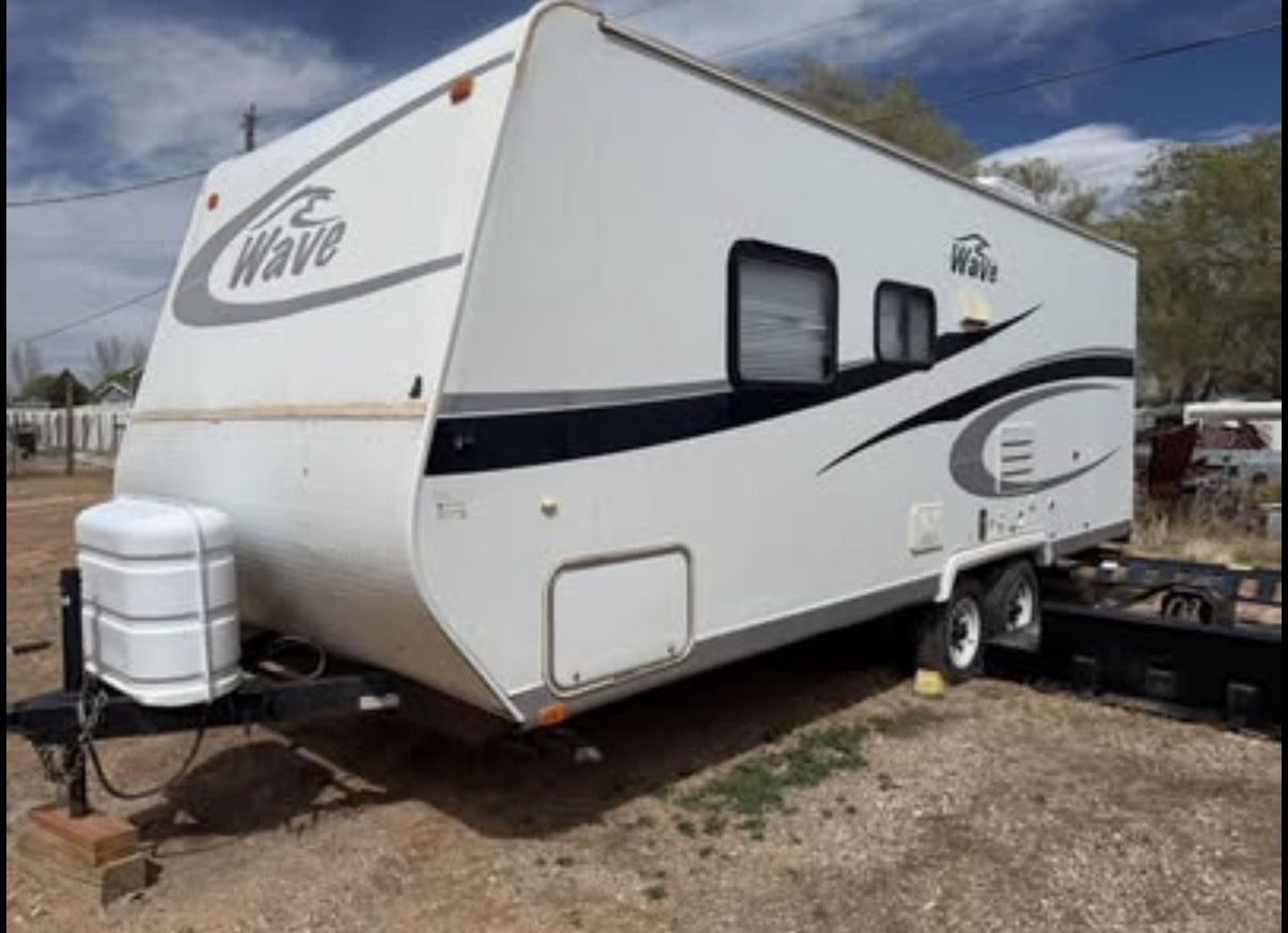 2008 Thor Wave 25 ft Travel Trailer