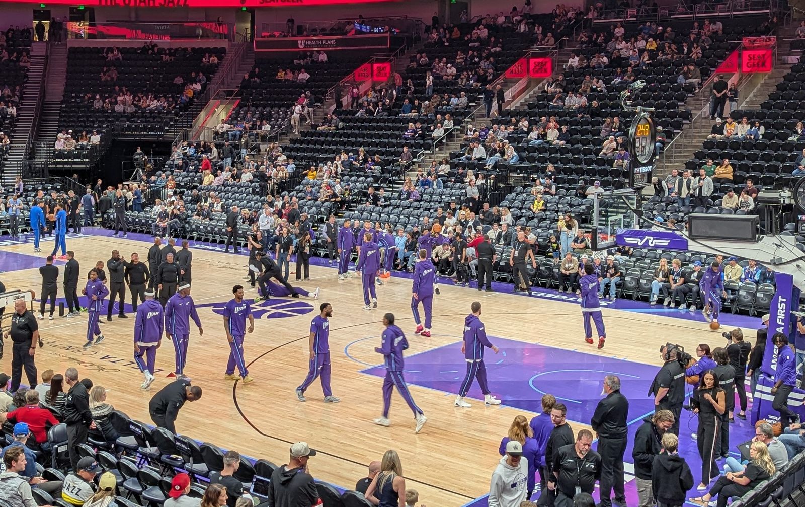 Bucks Tickets! Row 6 1-4 Aisle. No Fees!