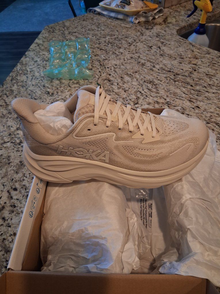 Hoka Clifton Clifton 10 Oatmeal Oat Milk Men's Shoes Size 9.5
