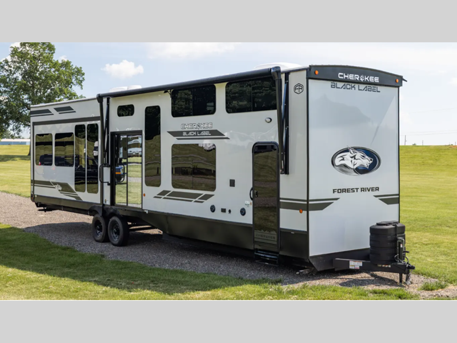2026 Forest River RV Cherokee Timberwolf Black Label 39DKBL COUPLES COACH, CHEROKEE, TIMBERWOLF, FOREST RIVER, BUNK, BUNK HOUSE