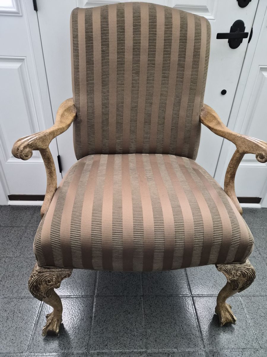 Traditional Upholstered Accent Chair