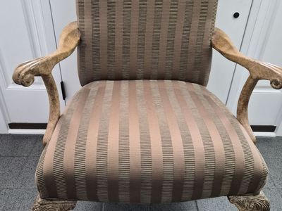 Traditional Upholstered Accent Chair