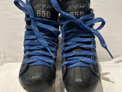 CCM 650 powerline youth, size 2 black hockey skates