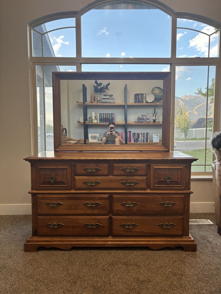 9 draw Dresser with Mirror