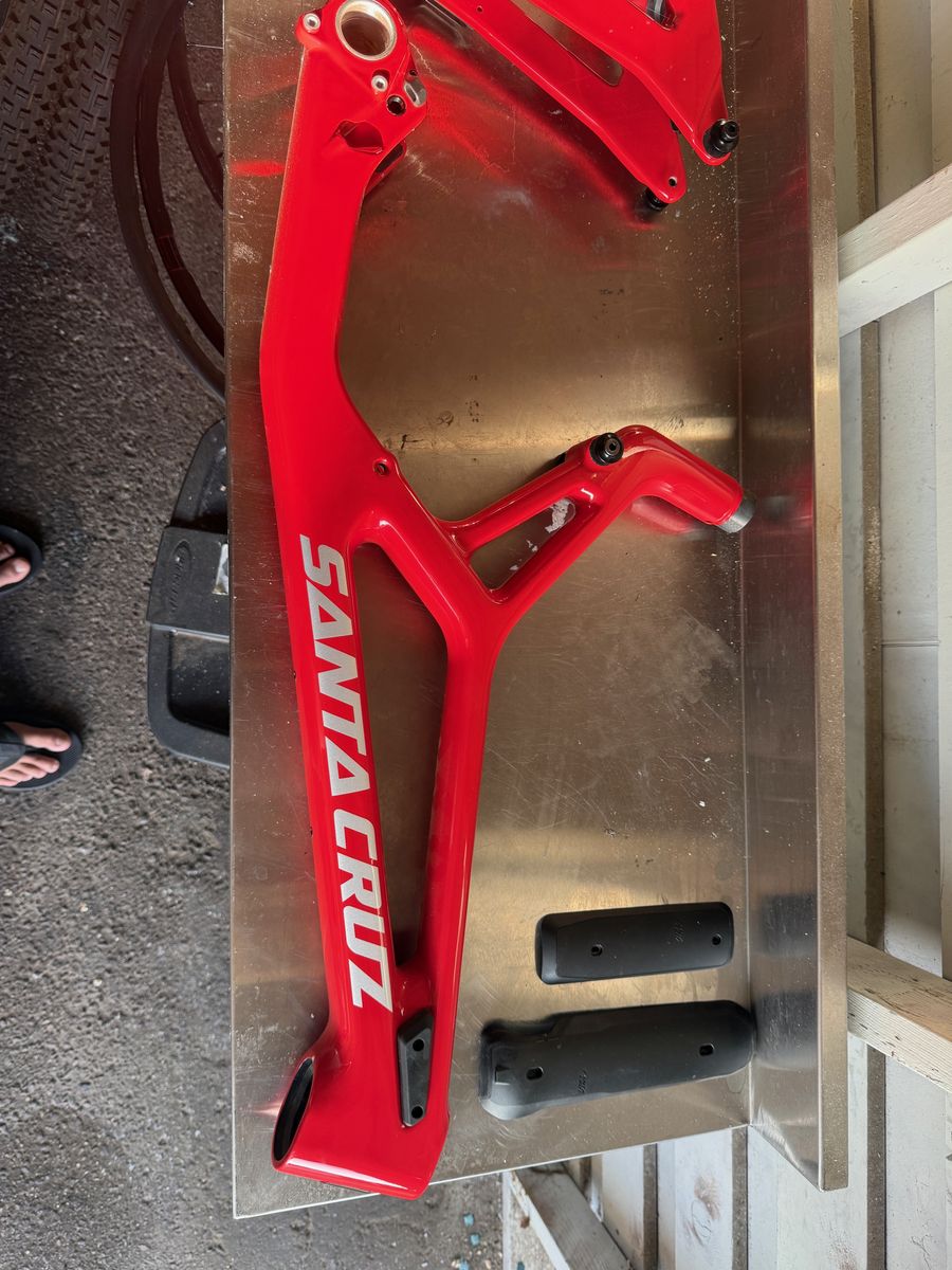 2024 Medium Santa Cruz V10 MX Carbon CC - Incomplete Frame
