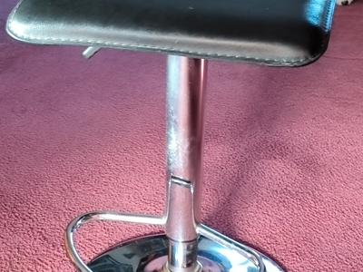 Backless Adjustable Chair In Great Condition Adjusts From 21 Low To 32 High Stops Anywhere