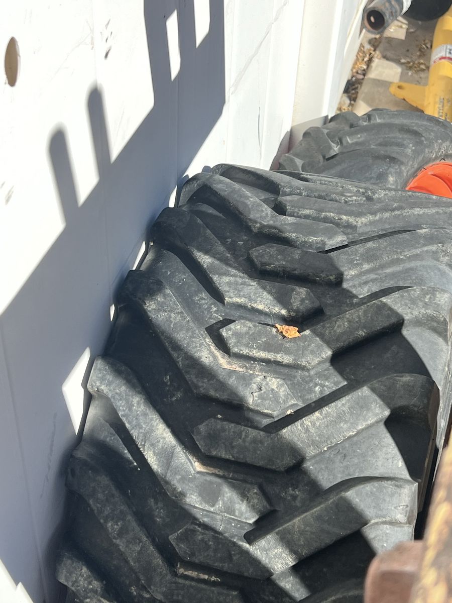 Tire set for BX tractors