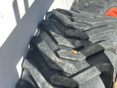 Tire set for BX tractors