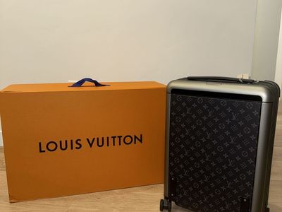 Louis Vuitton Carry-On