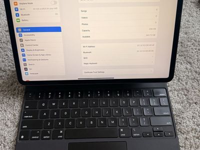 Apple iPad Pro 12.9-inch (3rd Gen) 256GB with Magic Keyboard