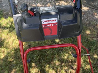 Troy Bilt gas snow blower