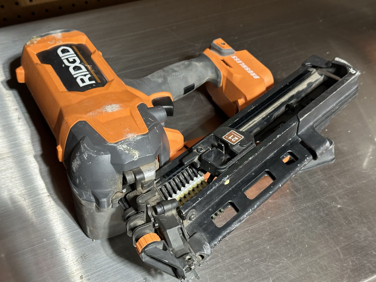 RIDGID R09894 18V Brushless 21-Degree Framing Nailer 