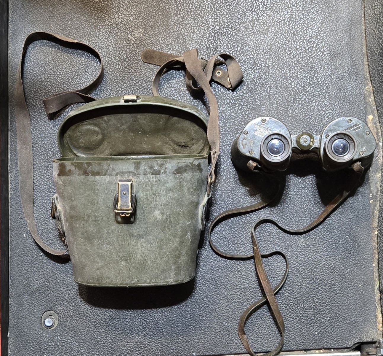 WWII Vintage Nash-Kelvinator M13 6x30 Military Binoculars 1944 with Case
