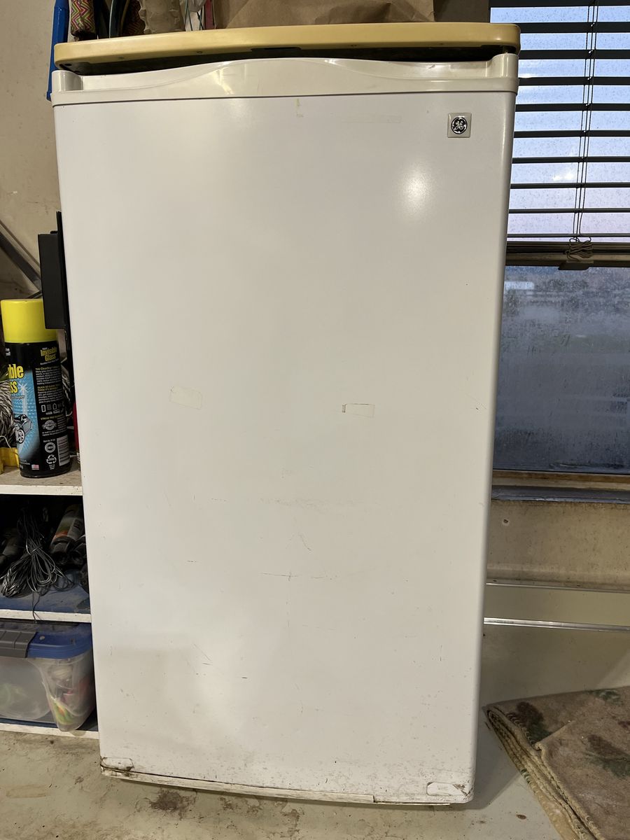 GE Mini Fridge OBO