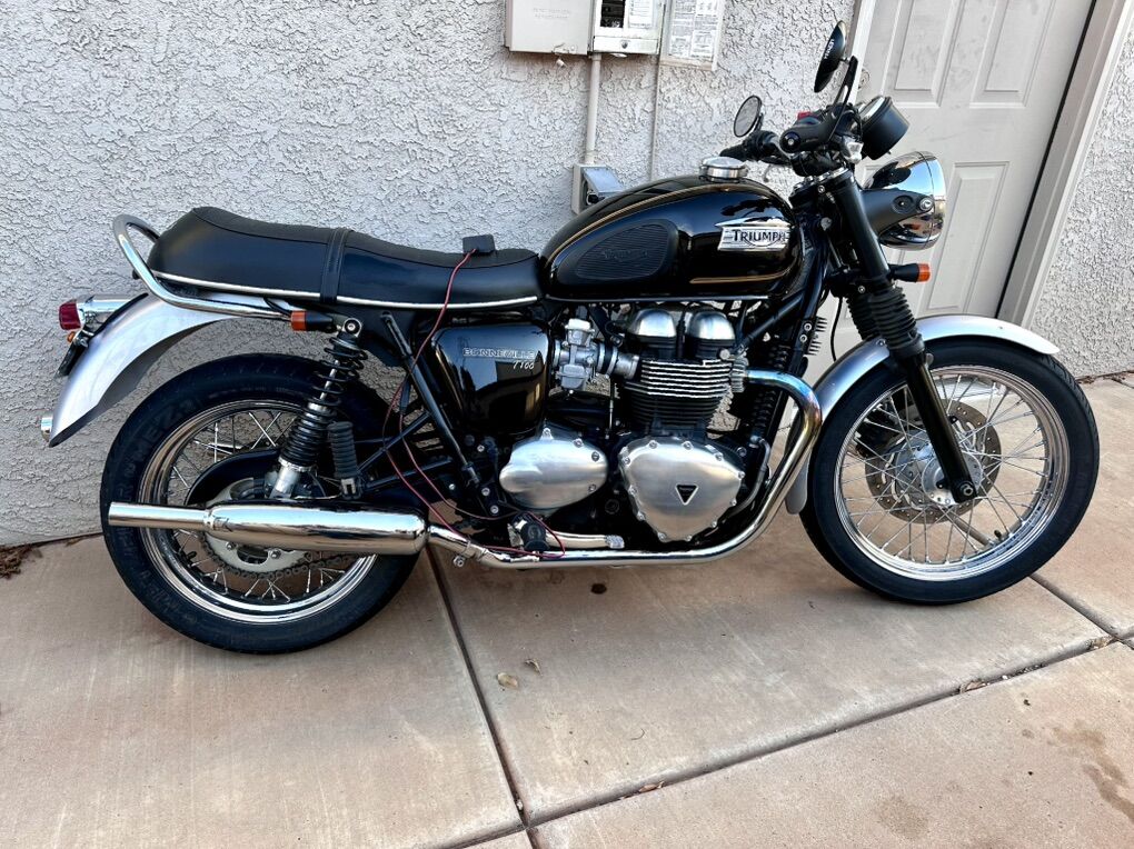 2013 Triumph T-100 Classic Cafe Racer