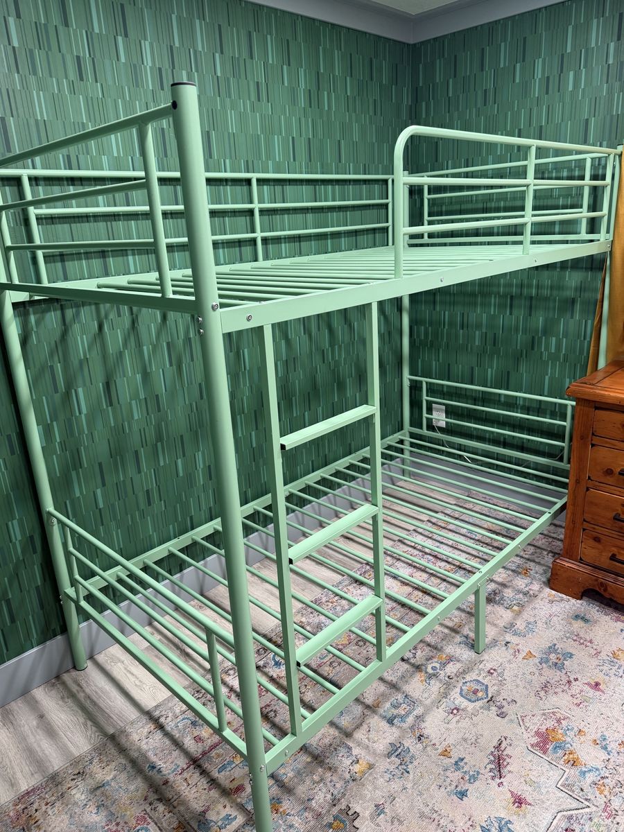 Main image 3